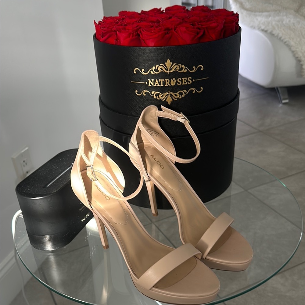 👏🏽sold👏🏽 Aldo Blush beauties